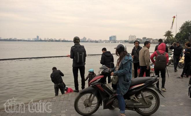 Thả cá chép Tết ông Công, ông Táo cũng cần có ý thức bảo vệ môi trường ảnh 1